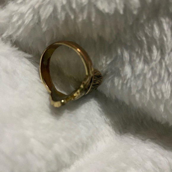 Gold feather ring - Picture 3 of 3